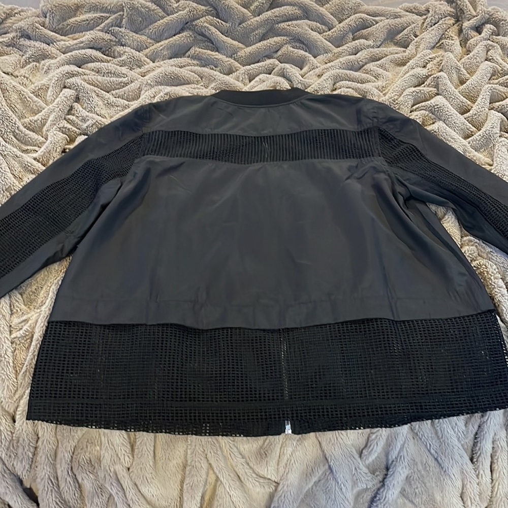 Wind breaker - Picture 3 of 6